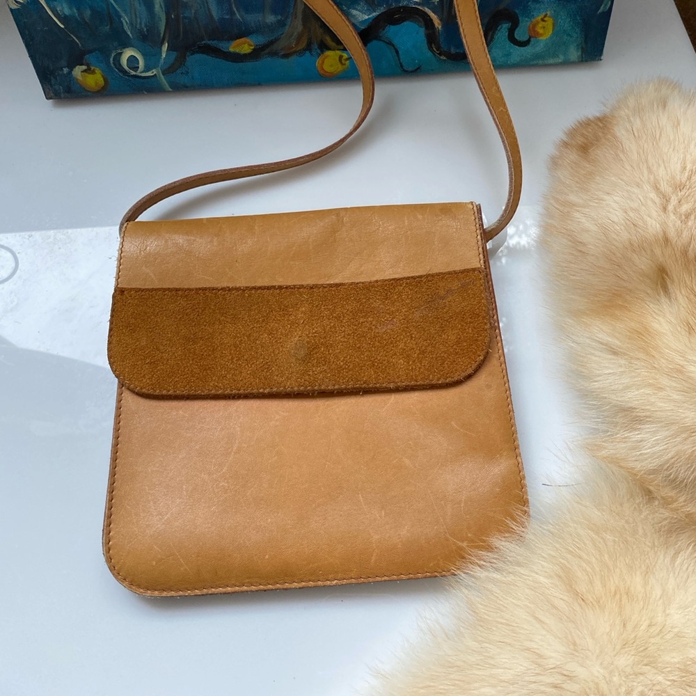 Elegant Tan Leather Crossbody Bag